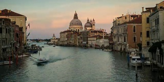 D2N威尼斯大运河河流交通的时间流逝