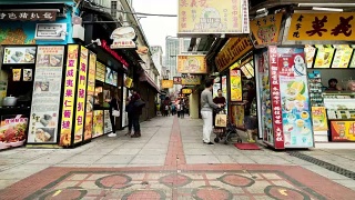 中国澳门氹仔美食街的延时步行者视频素材模板下载