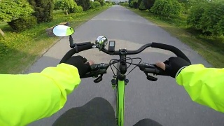 个人视角的人骑自行车视频素材模板下载