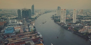 湄南河，空中追踪拍摄了整个曼谷