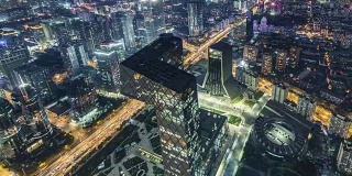 T/L WS HA ZO鸟瞰图北京天际线和摩天大楼在CBD地区在晚上/北京，中国