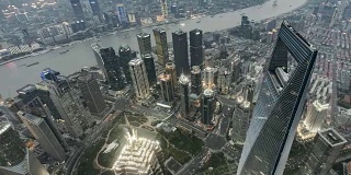T/L WS HA ZI高视角上海市中心，白天到黄昏过渡/上海，中国
