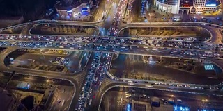 T/L WS HA TU鸟瞰图繁忙的道路交叉口和拥挤的交通/北京，中国