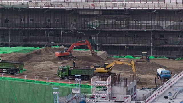 T/L MS HA PAN大型工地挖掘机和矿渣重型货车/北京，中国