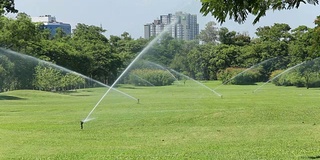 洒水喷头喷水