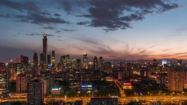 T/L WS HA北京城市天际线和中央商务区，从白天到夜晚/北京，中国(匹配白天和夜晚)