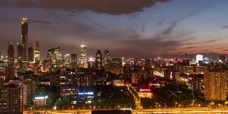 T/L WS HA PAN北京城市天际线和中央商务区，从白天到夜晚/中国北京(白天与夜晚匹配)