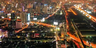 时间流逝:鸟瞰图曼谷高速公路在晚上在泰国