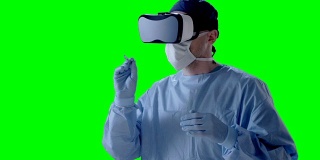 手术中戴着虚拟现实眼镜的男子