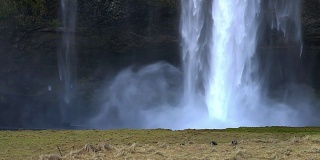 冰岛Seljalandsfoss瀑布的慢镜头