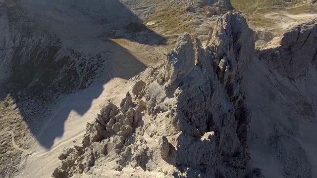 空中摄影:意大利白云石山的山峰
