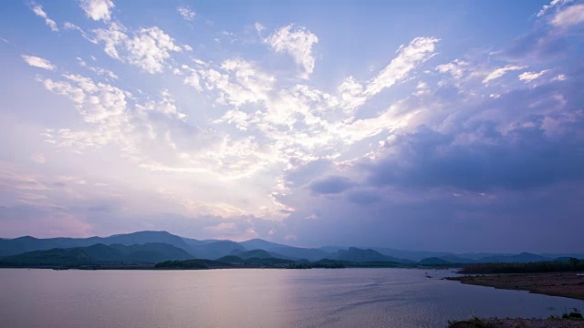 泰国北碧府湖面上的黄昏，4k时间间隔