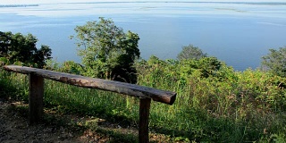 木椅和木湖