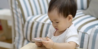 婴儿和智能手机