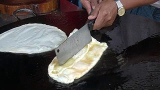 缅甸肯东早晨煎锅里的烤肉视频素材模板下载