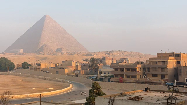 埃及吉萨的蓝天大金字塔