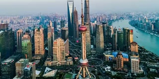 中国上海市区和天际线的鸟瞰图