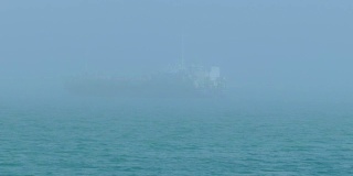 浓雾中航运
