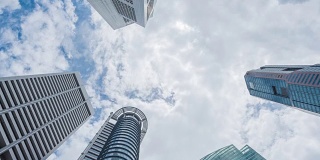 4K时光流逝:俯瞰新加坡城市的摩天大楼。现代城市商务区背景