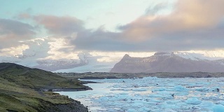 Vatnajokull和Fjallsarlon冰川Jokulsarlon礁湖冰岛日出
