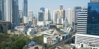 ฺฺฺ曼谷轻轨正在穿过市中心