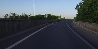 实时汽车在高速公路上行驶，上海，中国