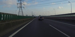 实时汽车在高速公路上行驶，上海，中国
