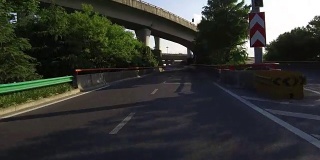 实时汽车在高速公路上行驶，上海，中国