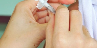 医院的疫苗注射和武器。