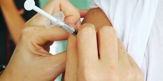 医院的疫苗注射和武器。