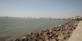 孟买的海滨大道和乔帕蒂海滩