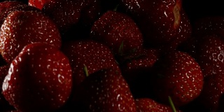 微距摄影:黑色草莓
