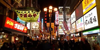 一段时间以来，大阪南场市场挤满了人