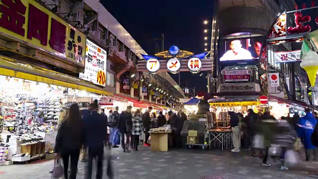 4K时光流逝:日本东京的美代子购物街。