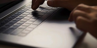 商人打字键盘现代笔记本电脑