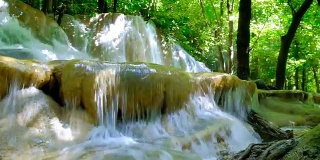 泰国萨顿热带天堂的王赛通瀑布的4k镜头
