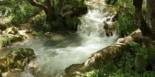 瀑布，兹拉蒂博尔山戈斯提耶河瀑布的特写