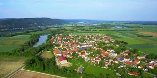 巴伐利亚多瑙河流域的萨奇村