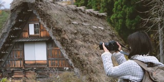 HD MS:在日本，一个女人用相机拍摄自然