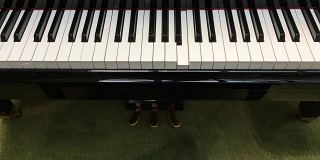自动自动演奏的钢琴