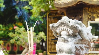 中国寺庙许愿香炉视频素材模板下载