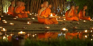 佛教的镜头，佛教初学者正在阿萨哈礼拜中冥想