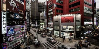 韩国釜山，购物街上的顾客