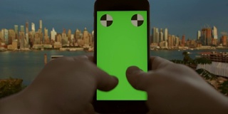 纽约市chromakey绿屏智能手机短信上网