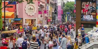 首尔的明洞购物街