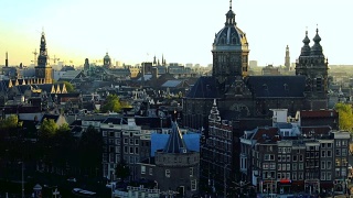 阿姆斯特丹城市景观-俯瞰大教堂和老城视频素材模板下载