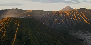4K:印尼东爪哇溴火山火山口鸟瞰图