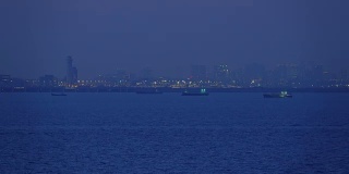 东京湾上空的东京市中心天际线