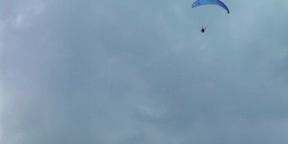 高清:滑翔伞