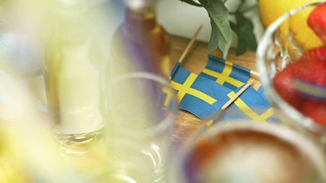 瑞典仲夏晚宴上的旗帜和装饰